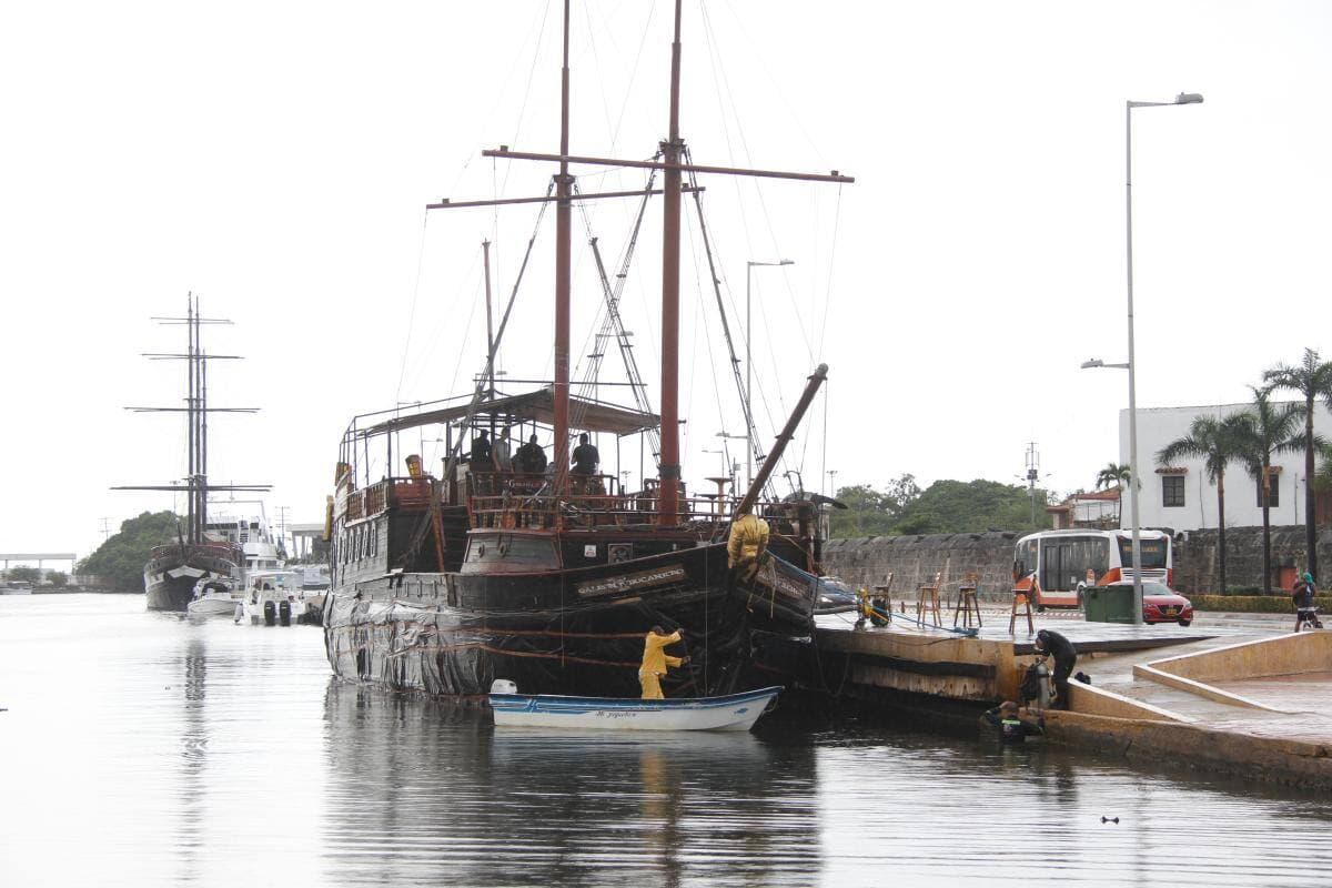 Galeón atracado en la bahía de Cartagena